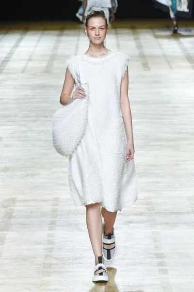 Look 14